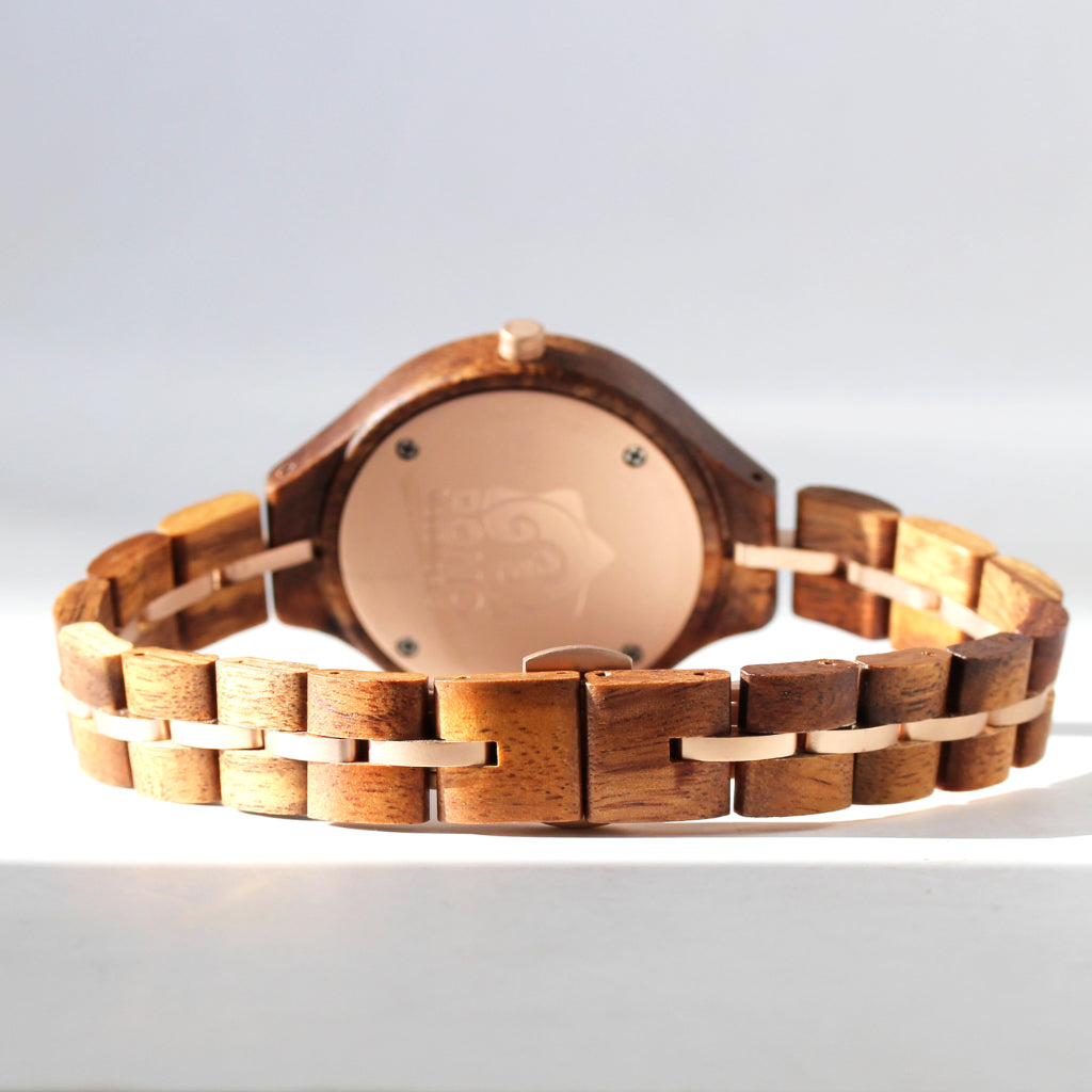 closed band detail of clasp