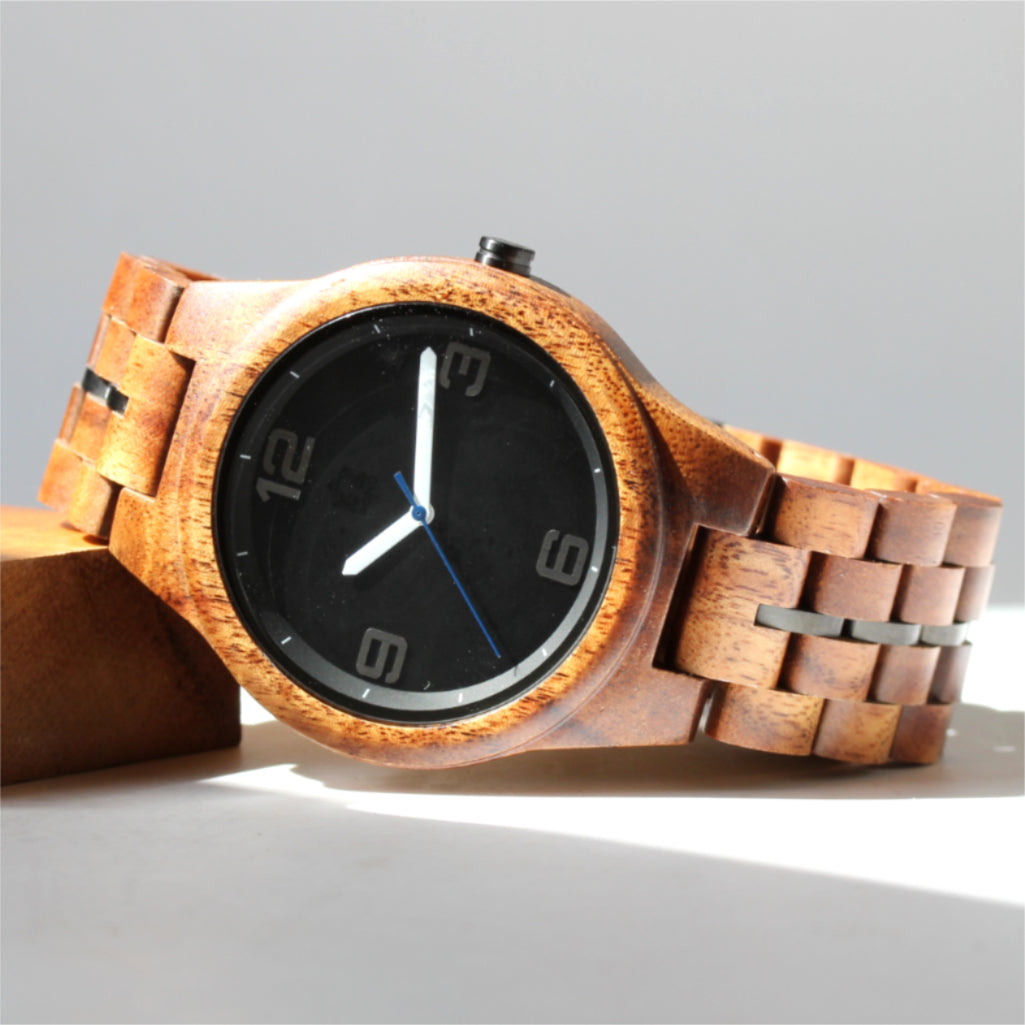 Koa Solid Wood Watch, Round, Metal Band Stringer